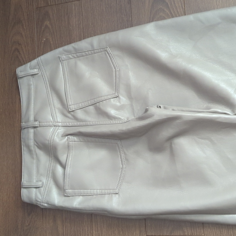 WILFRED x ARITZIA The Melina Pant High Waisted Vegan Leather - Picture 5 of 10